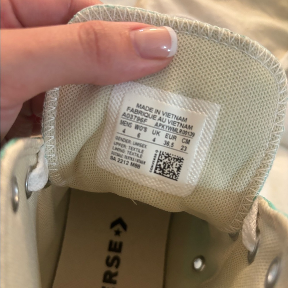 Converse - Picture 2 of 5